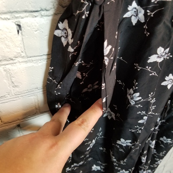 Loft Plus Black Floral Cap Sleeve Jumpsuit NWT - Picture 6 of 8